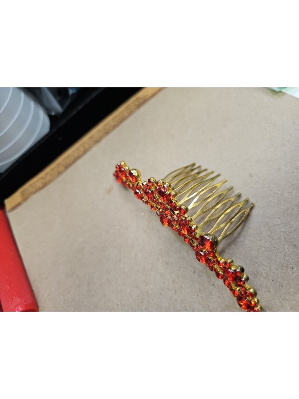 Hair Comb Red Rhinestones Gold-tone - Picture 4 of 6